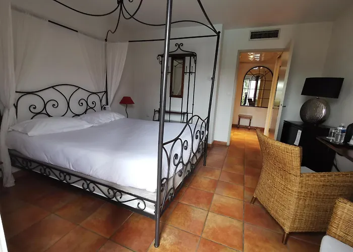 Western L'orangerie מלון