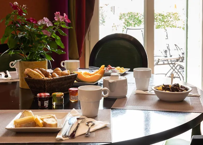 Western L'orangerie מלון