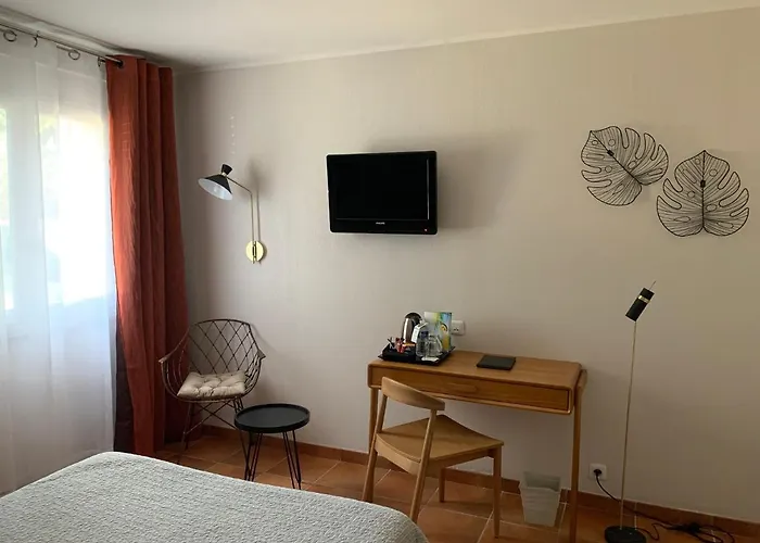 Western L'orangerie מלון נים